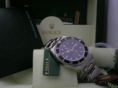 ROLEX SUBMARINER 14060M 2011 DSCN0707_d19db0.JPG