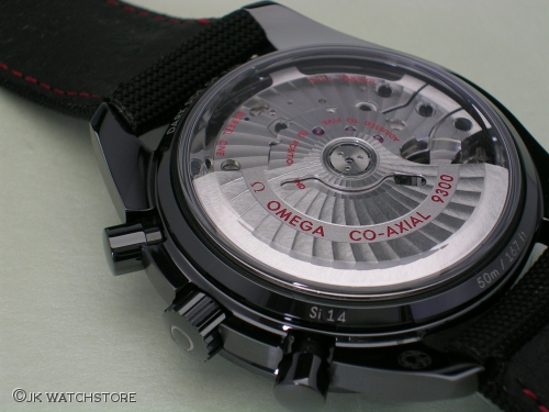 OMEGA SPEEDMASTER DARK SIDE OF THE MOON 2014 DSCN1945_12f1e2.JPG