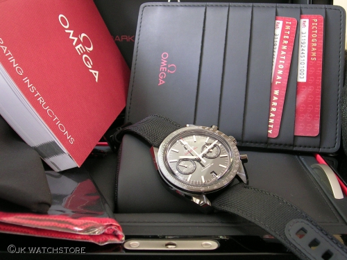 OMEGA SPEEDMASTER DARK SIDE OF THE MOON 2014 DSCN2288_45f875.JPG