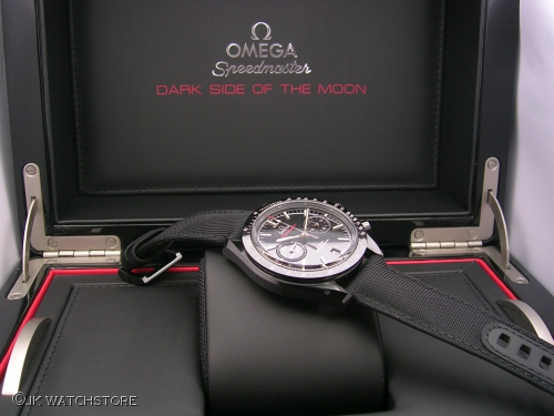 OMEGA SPEEDMASTER DARK SIDE OF THE MOON 2014 DSCN2812_04f782.JPG