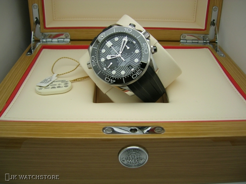OMEGA SEAMASTER Diver 300M Co Axial Master Chronometer Chronograph 44 mm DSCN3174_3a1d78.JPG
